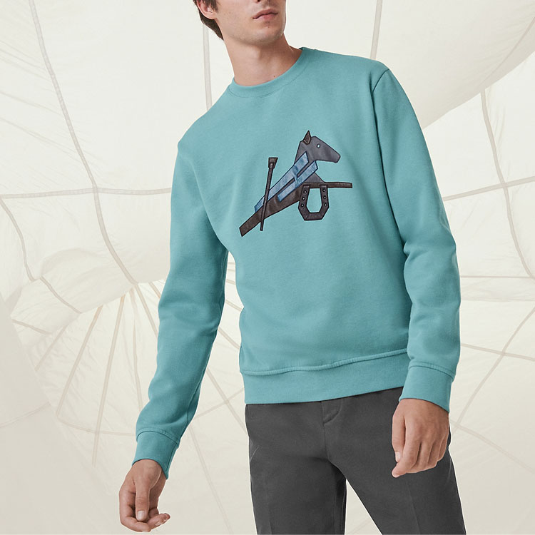 Lookbook HERMES Baju Kelabu Leher Bulat Hijau dengan Rinci Kulit Kartun Haiwan. H257720HA64