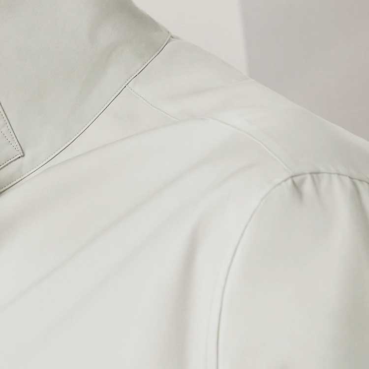 Details for HERMES FW23 Kemeja Lengan Panjang Hijau Muda Warna Solid. H366300H24N