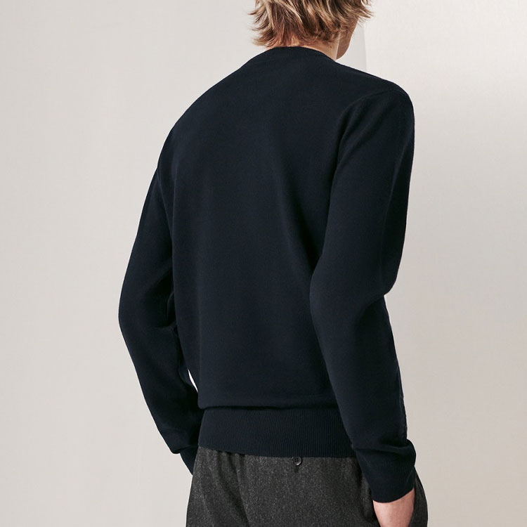 Shop 에르메스 FW23 패턴 프린트 네이비 크루넥 풀오버 스웨터. H367240HA01