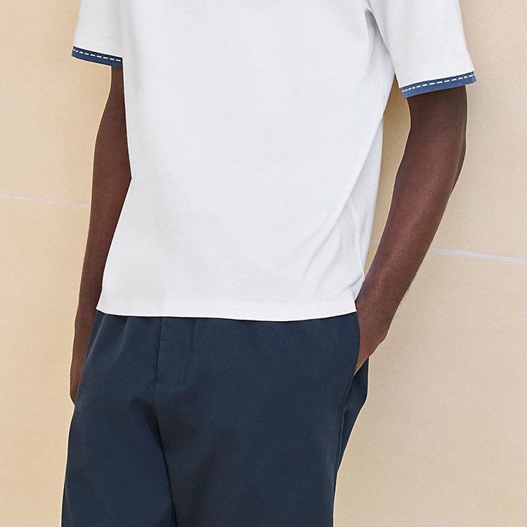 Sizing HERMES FW24 Crewneck T-Shirt Putih dengan Trim Berjalur Pendek. H467950HA90