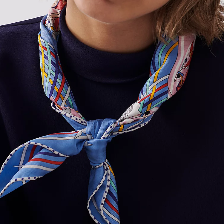 Hermes Girl in Leaf Skirt Blue Silk Scarf 70x70cm. H983849S-11 圖 3