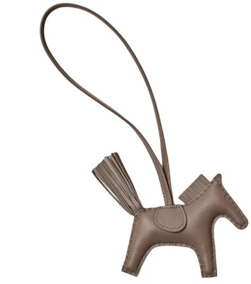 爱马仕 HERMÈS 小羊皮动物造型挂饰 大象灰 男女通用情侣配饰 H064929CAFK Lookbook 爱马仕 HERMÈS 小羊皮动物造型挂饰 大象灰 男女通用情侣配饰 H064929CAFK