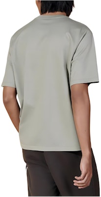 Hermes HERMÈS SS24 Kaos Hijau Crewneck dengan Detail Kulit. H457930HA1F Purchase Hermes HERMÈS SS24 Kaos Hijau Crewneck dengan Detail Kulit. H457930HA1F