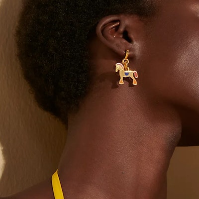 エルメス 馬柄 ゴールドメッキ メタルイヤリング ユニセックス カップルスタイル H100008F AF Lookbook エルメス 馬柄 ゴールドメッキ メタルイヤリング ユニセックス カップルスタイル H100008F AF