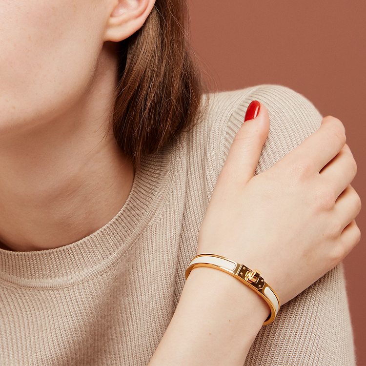 Shop 에르메스 로고 로즈골드 메탈 에나멜 팔찌 유니섹스 커플 디자인. H200004F0001