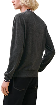 HERMES Sweater Rajut Pria Trim Kontras Garis Leher Bulat Abu Tua FW24 H467015HA81 Lookbook HERMES Sweater Rajut Pria Trim Kontras Garis Leher Bulat Abu Tua FW24 H467015HA81