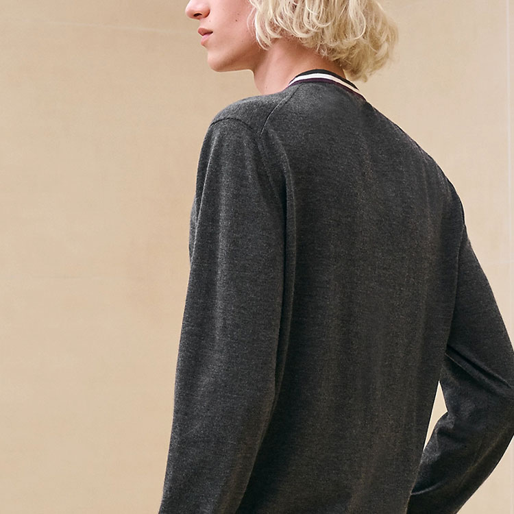 HERMES Men’s Contrast Trim Striped Round Neck Knit Sweater Dark Grey FW24 H467015HA81 圖 5