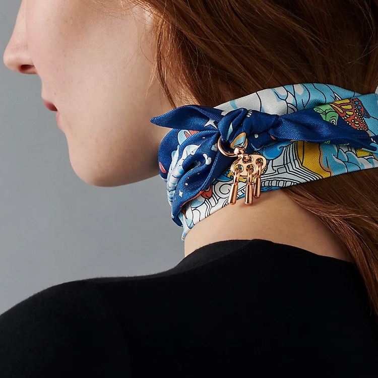 Lookbook HERMES Colgante Latón Chapado Oro Rosa Unisex Accesorio Pareja Oro Rosa. H603329S00