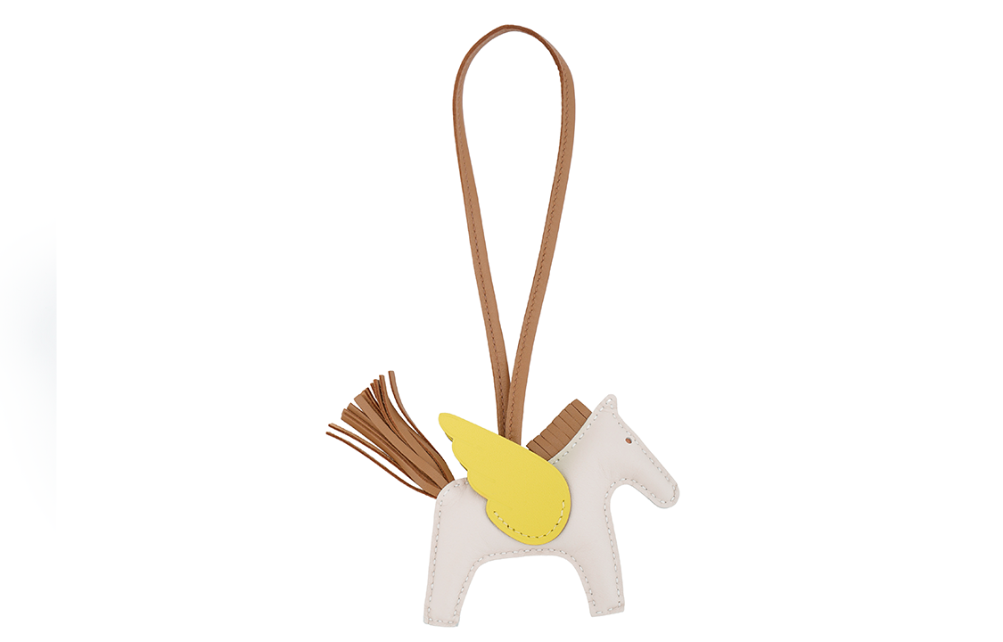 Lookbook HERMES Rodeo Leather Horse Bag Charm Unisex Couple Accessory Off-White. H083010CAAS