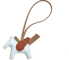 Order HERMES Rodeo Encanto de Cuero Blanco - Accesorio Unisex Diseño de Caballo. H083010CAAU