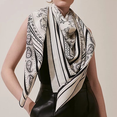 에르메스 세일러 타투 반다나 스카프 유니섹스 화이트 H243374S 06 Lookbook 에르메스 세일러 타투 반다나 스카프 유니섹스 화이트 H243374S 06