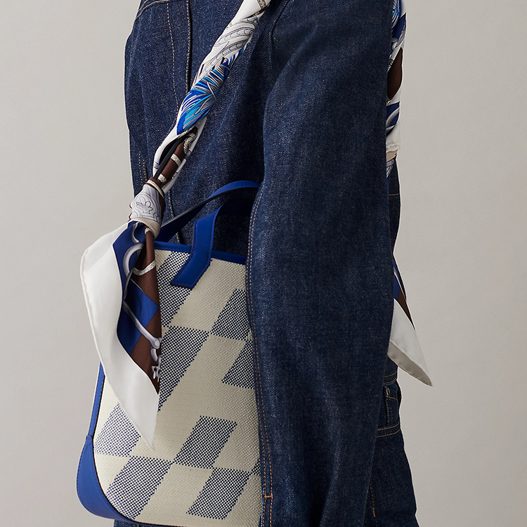 Lookbook HERMES Selendang Musim Semi/Panas Unisex Pasangan Coklat/Biru Reka Bentuk Dagger. H001574S-31