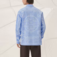 Shop HERMES SS22 藍色全印花設計長袖襯衫 H256360HR66