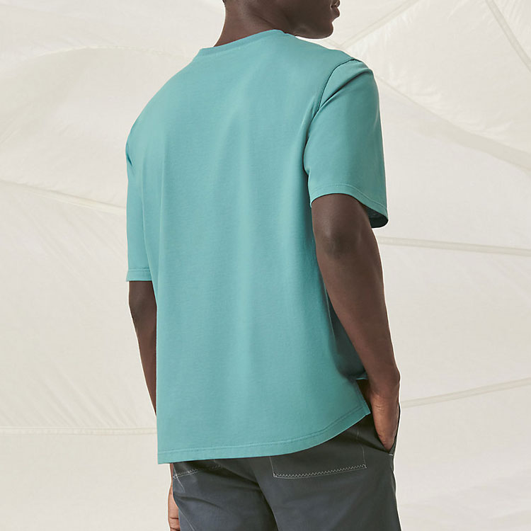 Shop HERMES SS22 幾何細節短袖圓領T恤 - 瓷藍色 H257820HA64