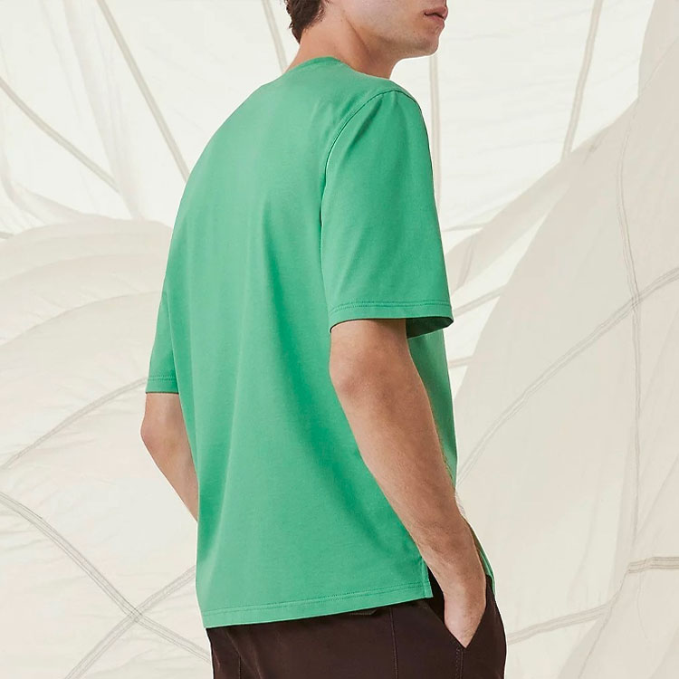 Shop HERMES SS22 幾何拼接休閒圓領T恤 淺綠色 H257820HAO8