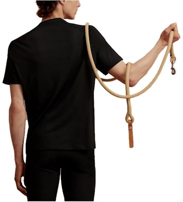 HERMES SS23 Camiseta Negra Cuello Medio Cremallera. H800731E01L Lookbook HERMES SS23 Camiseta Negra Cuello Medio Cremallera. H800731E01L