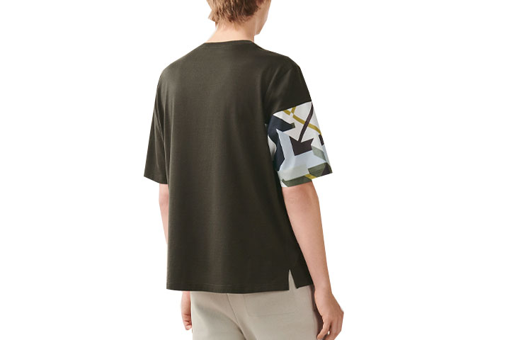 Lookbook Camiseta HERMES SS23 Casual Cuello Redondo Mangas Cortas Caqui. H357915HA11