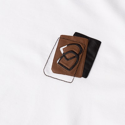 에르메스 SS23 화이트 플레인 가죽 패치 크루넥 반팔 티셔츠 H367940HA90 Details for 에르메스 SS23 화이트 플레인 가죽 패치 크루넥 반팔 티셔츠 H367940HA90