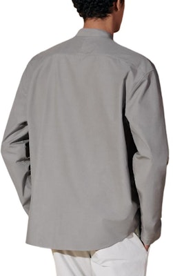 HERMES SS24 Kemeja Lengan Panjang Loose-Fit Butang Snap Kelabu Pudar H456400H25I Lookbook HERMES SS24 Kemeja Lengan Panjang Loose-Fit Butang Snap Kelabu Pudar H456400H25I