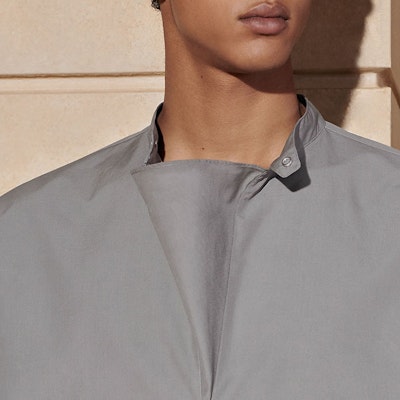 HERMES SS24 Kemeja Lengan Panjang Loose-Fit Butang Snap Kelabu Pudar H456400H25I Shop HERMES SS24 Kemeja Lengan Panjang Loose-Fit Butang Snap Kelabu Pudar H456400H25I