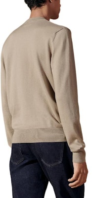 HERMES SS24 Kuning Pasir Knit Sweater Logo Timbul Lengan Panjang. H457165HA1W Lookbook HERMES SS24 Kuning Pasir Knit Sweater Logo Timbul Lengan Panjang. H457165HA1W