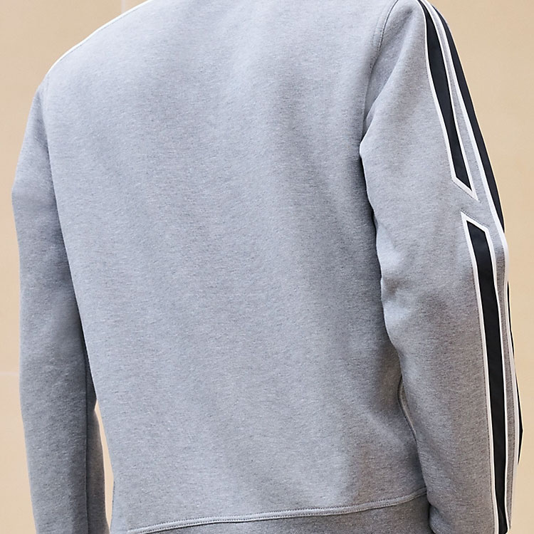 Sizing HERMES Baju Kelabu Kasual Lengan Panjang Cetakan Berjalur Crewneck FW24. H467770HA76