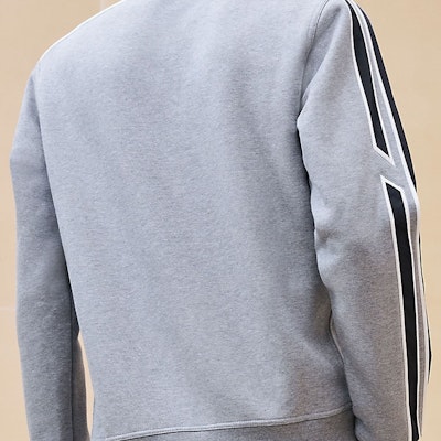 HERMES Baju Kelabu Kasual Lengan Panjang Cetakan Berjalur Crewneck FW24. H467770HA76 Sizing HERMES Baju Kelabu Kasual Lengan Panjang Cetakan Berjalur Crewneck FW24. H467770HA76