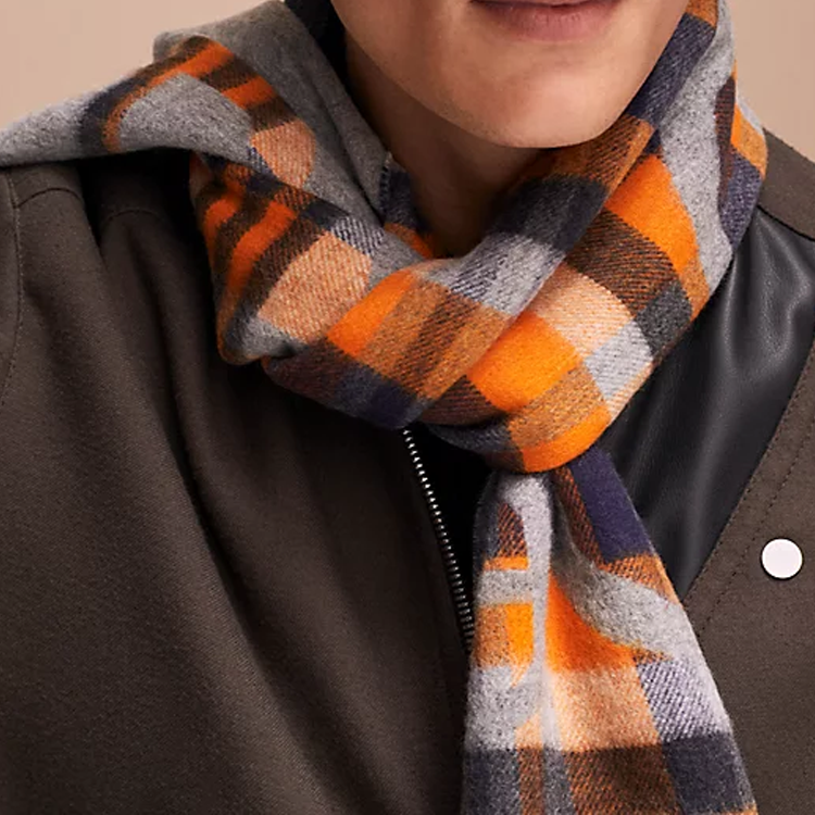 HERMES Tartan Maillons Embroidered Cashmere Scarf Gray Unisex Couple Style. H394068T 04 圖 3