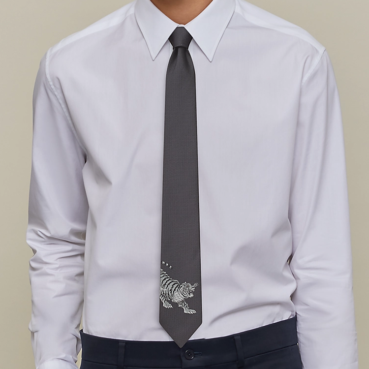 Shop エルメス タイ 7 タイガー グレー ネクタイ H339318T-02