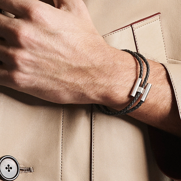 Purchase HERMES Tournis Tresse  Braided Leather Bracelet in Tin Grey. H068406FP8F