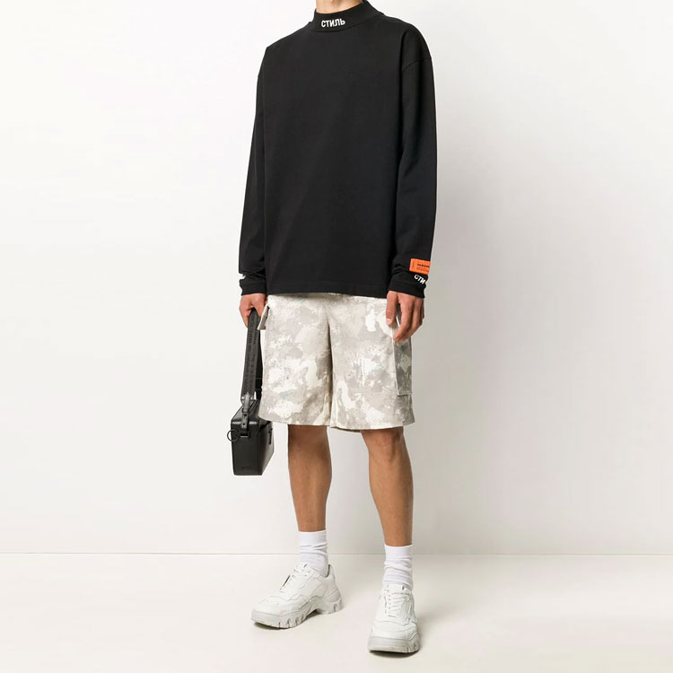 Shop HERON PRESTON 黑色刺繡LOGO圓領長袖上衣 HMAB017F20JER0011001