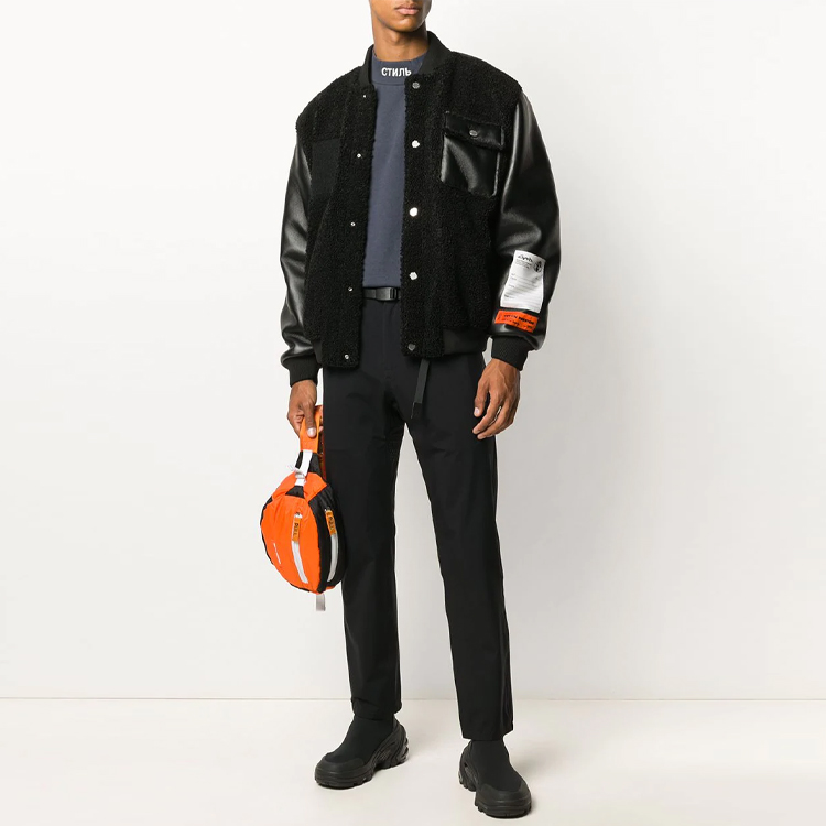 Lookbook HERON PRESTON Camiseta Azul de Manga Larga Cuello Alto con Estampado de Letras HMAB017F20JER0014501