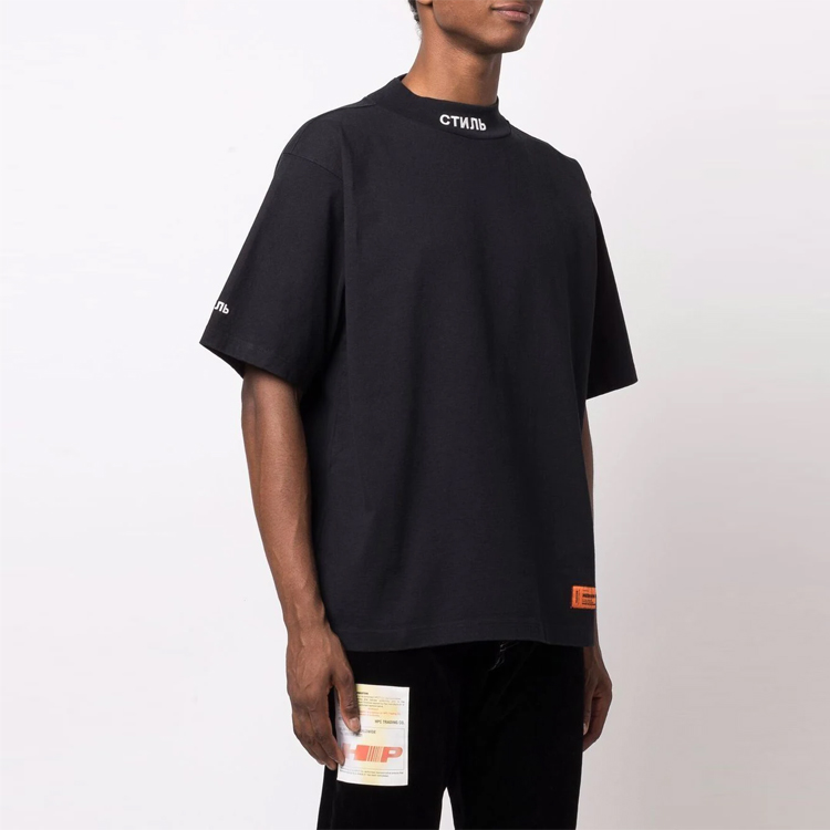 Shop 헤론 프레스턴 FW21 블랙 알파벳 자수 반팔 티셔츠. HMAA021F21JER0021001