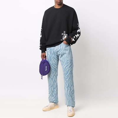 HERON PRESTON FW21 Sweater Hitam Lengan Panjang Pria dengan Desain Grafis. HMBA016F21JER0051001 Lookbook HERON PRESTON FW21 Sweater Hitam Lengan Panjang Pria dengan Desain Grafis. HMBA016F21JER0051001