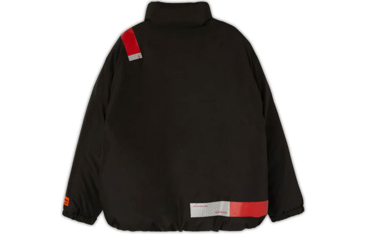 Lookbook 헤론 프레스톤 FW22 레터 프린트 스탠드 칼라 재킷 블랙 남성웨어. HMED012F22FAB0011000