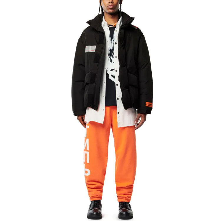 Shop 헤론 프레스톤 FW22 레터 프린트 스탠드 칼라 재킷 블랙 남성웨어. HMED012F22FAB0011000