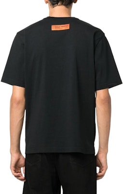 HERON PRESTON FW22 Kaos Hitam Logo Print Lengan Pendek Casual. HMAA032C99JER0021001 Shop HERON PRESTON FW22 Kaos Hitam Logo Print Lengan Pendek Casual. HMAA032C99JER0021001