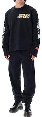 헤론 프레스톤 FW22 로고 프린트 긴팔 티셔츠 블랙 HMAB028F22JER0021001 Lookbook 헤론 프레스톤 FW22 로고 프린트 긴팔 티셔츠 블랙 HMAB028F22JER0021001