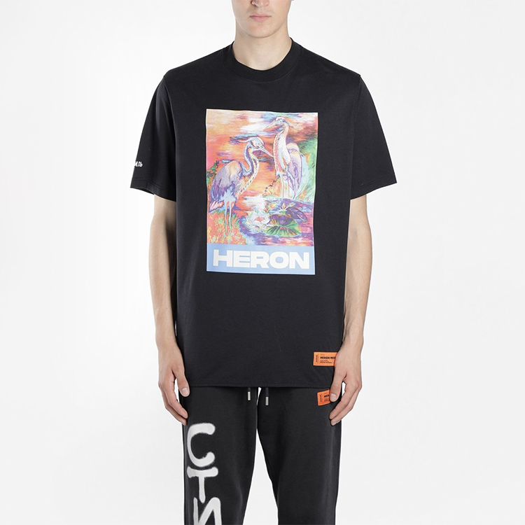 Purchase HERON PRESTON SS20 Kaos Unisex Hitam dengan Logo dan Print Bangau. HMAA013S209140211088