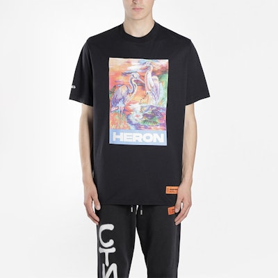 HERON PRESTON SS20 Kaos Unisex Hitam dengan Logo dan Print Bangau. HMAA013S209140211088 Purchase HERON PRESTON SS20 Kaos Unisex Hitam dengan Logo dan Print Bangau. HMAA013S209140211088