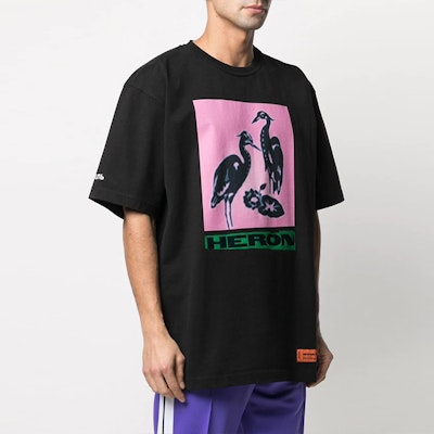 HERON PRESTON SS21 Kaos Crewneck Hitam Motif Bangau Pink HMAA020R21JER0031030 Purchase HERON PRESTON SS21 Kaos Crewneck Hitam Motif Bangau Pink HMAA020R21JER0031030