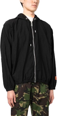 헤론 프레스톤 SS23 로고 프린트 집업 후드 재킷 블랙 남성복. HMEB014F22FAB0011000 Shop 헤론 프레스톤 SS23 로고 프린트 집업 후드 재킷 블랙 남성복. HMEB014F22FAB0011000