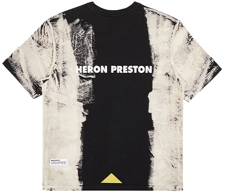 헤론 프레스턴 x 카터필러 그래픽 패치 반팔 티셔츠 블랙/화이트 남성용 HMAA019F20JER0051201 Lookbook 헤론 프레스턴 x 카터필러 그래픽 패치 반팔 티셔츠 블랙/화이트 남성용 HMAA019F20JER0051201