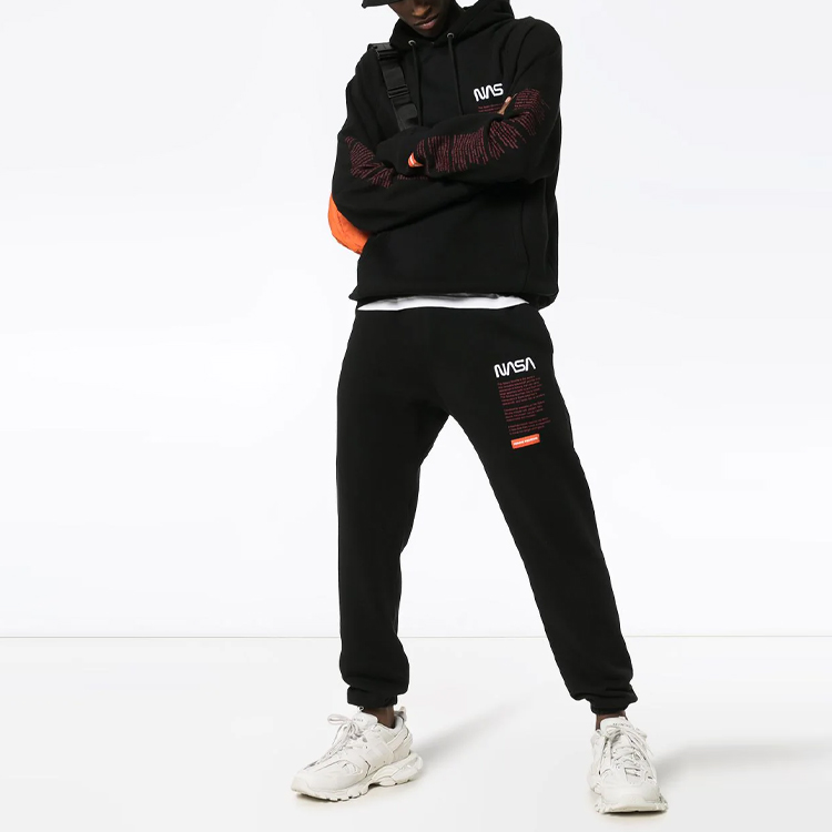 Shop 헤론 프레스턴 x NASA 블랙 슬림 스웻팬츠 유니섹스 콜라보레이션 HMCH005F198080201088