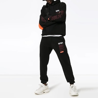 헤론 프레스턴 x NASA 블랙 슬림 스웻팬츠 유니섹스 콜라보레이션 HMCH005F198080201088 Shop 헤론 프레스턴 x NASA 블랙 슬림 스웻팬츠 유니섹스 콜라보레이션 HMCH005F198080201088