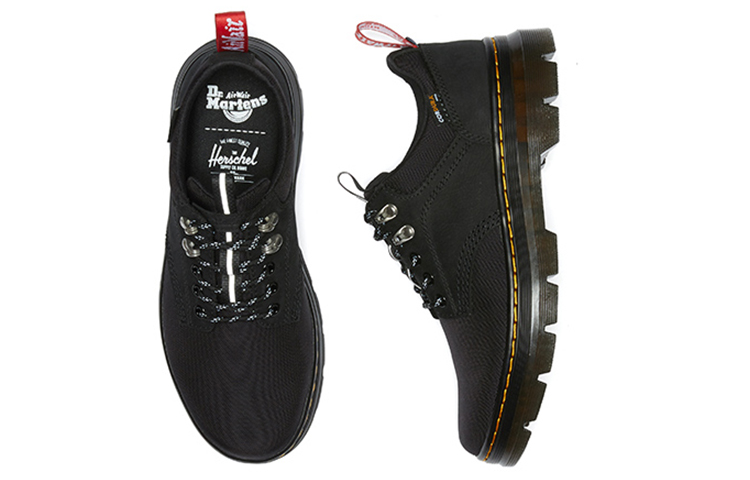Shop Herschel Supply Co. x Dr. Martens Reeder多用途靴『黑色』27315001