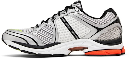 Highsnobiety x Saucony ProGrid Triumph 4 "银色" S70821-2 Lookbook Highsnobiety x Saucony ProGrid Triumph 4 "银色" S70821-2