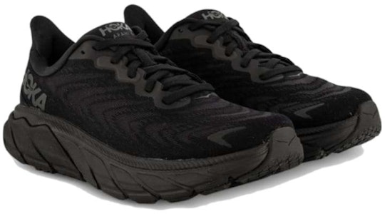 HOKA Arahi 6 2E Lebar 'Hitam' 1123196-BBLC Lookbook HOKA Arahi 6 2E Lebar 'Hitam' 1123196-BBLC