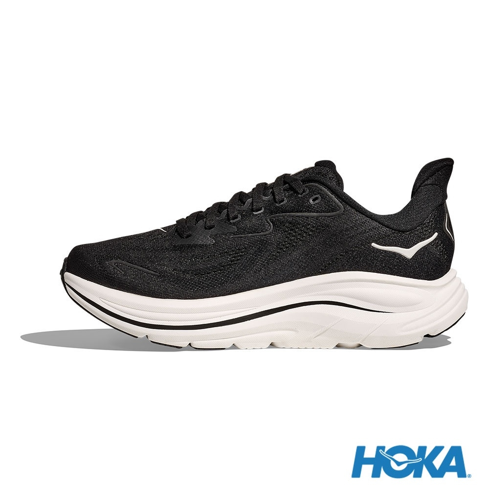 Shop HOKA Clifton 10 宽版跑鞋 黑/白 HO1162032BWHT