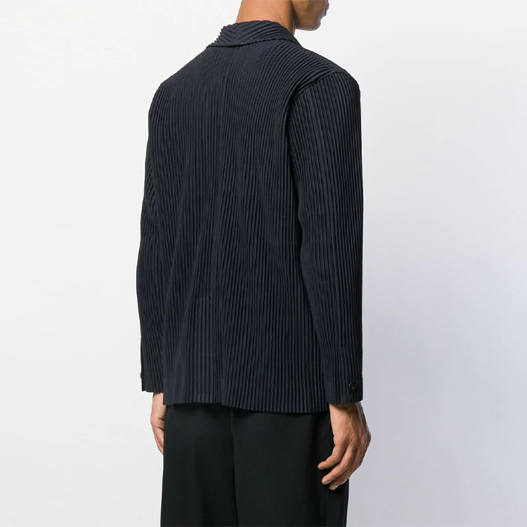 Shop Homme Plissé Issey Miyake 黑色百摺長袖西裝外套 男款 HP98JD201-15